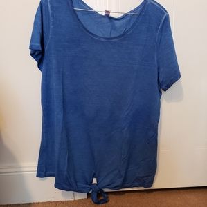Boutique tshirt with tie at the waist